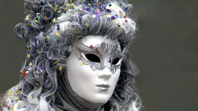 mask-2137634_1280