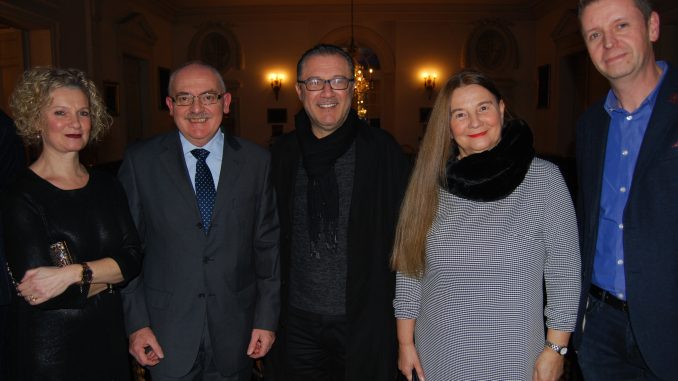 V.l.n.r. Stevens echtgenote, Mauro Rota, Gabriele Pellegrini, Silvana Scandella. Fotograaf: Dirk Michiels.