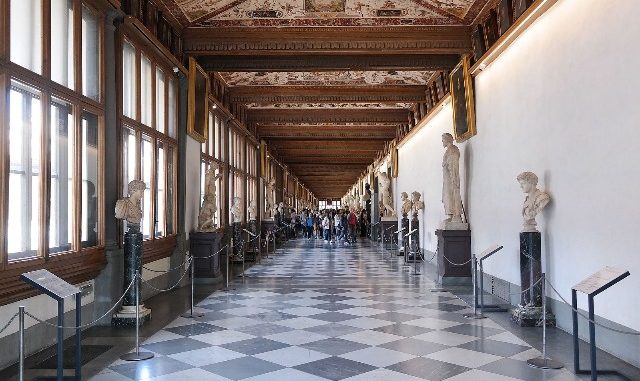 Firenze_-_Galleria_degli_Uffizi,_corridoio_livello_superiore