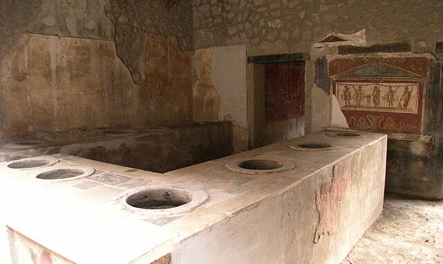 640px-Pompeii_thermopolium_interior