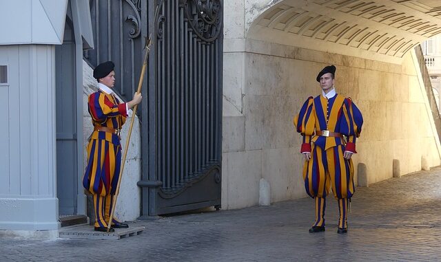 swiss-guard-2907959_640