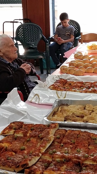 Verjaardagsfeestje in het rusthuis