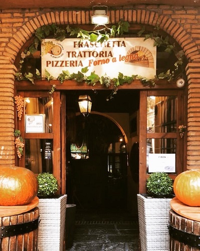 Ingang trattoria Cantina del Pergolato