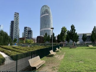 Parco Biblioteca degli Alberi temidden van de kantoorgebouwen