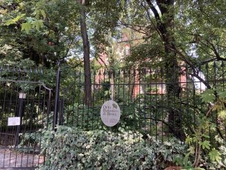 Toegangspoort tot de Orto Botanico di Brera in de wijk Brera