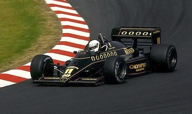 Elio_de_Angelis-Lotus-Renault_1985