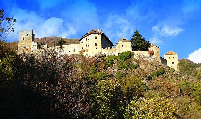 640x480Schloss_Juval