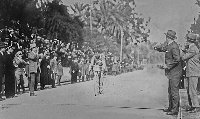 Milan_San_Remo_1922_Arrivée_Giovanni_Brunero
