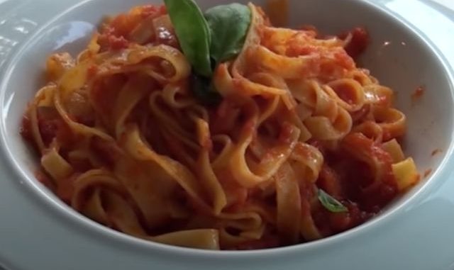 tagliatelle pomodori