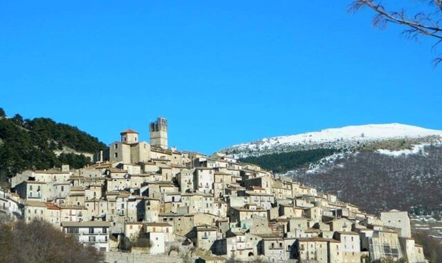 castel_del_monte abruzzo